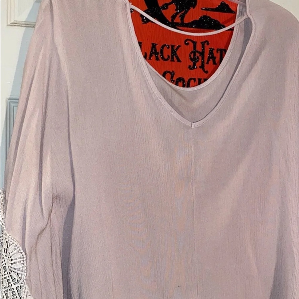 blouse - Picture 2 of 2